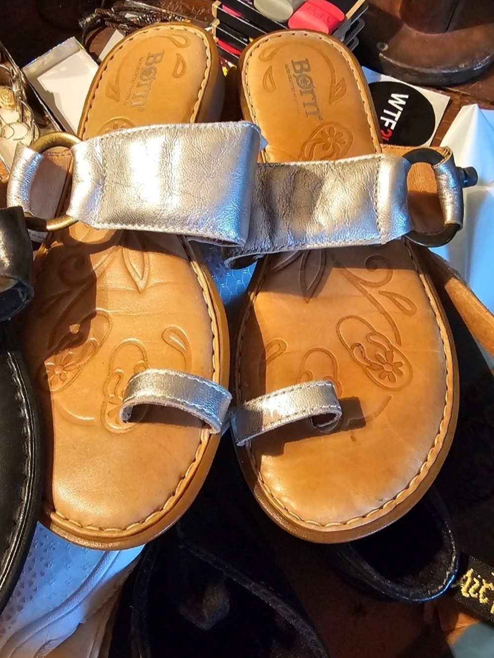 Born Silver Leather Toe-Ring Sandals. Sz 6. Exc. Cond.